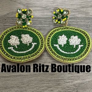 💚🎉St Patty’s Day Smiley Face Beaded Iridescent Crystal Earrings NEW